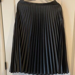 NWOT Zara Green Pleated Midi Skirt